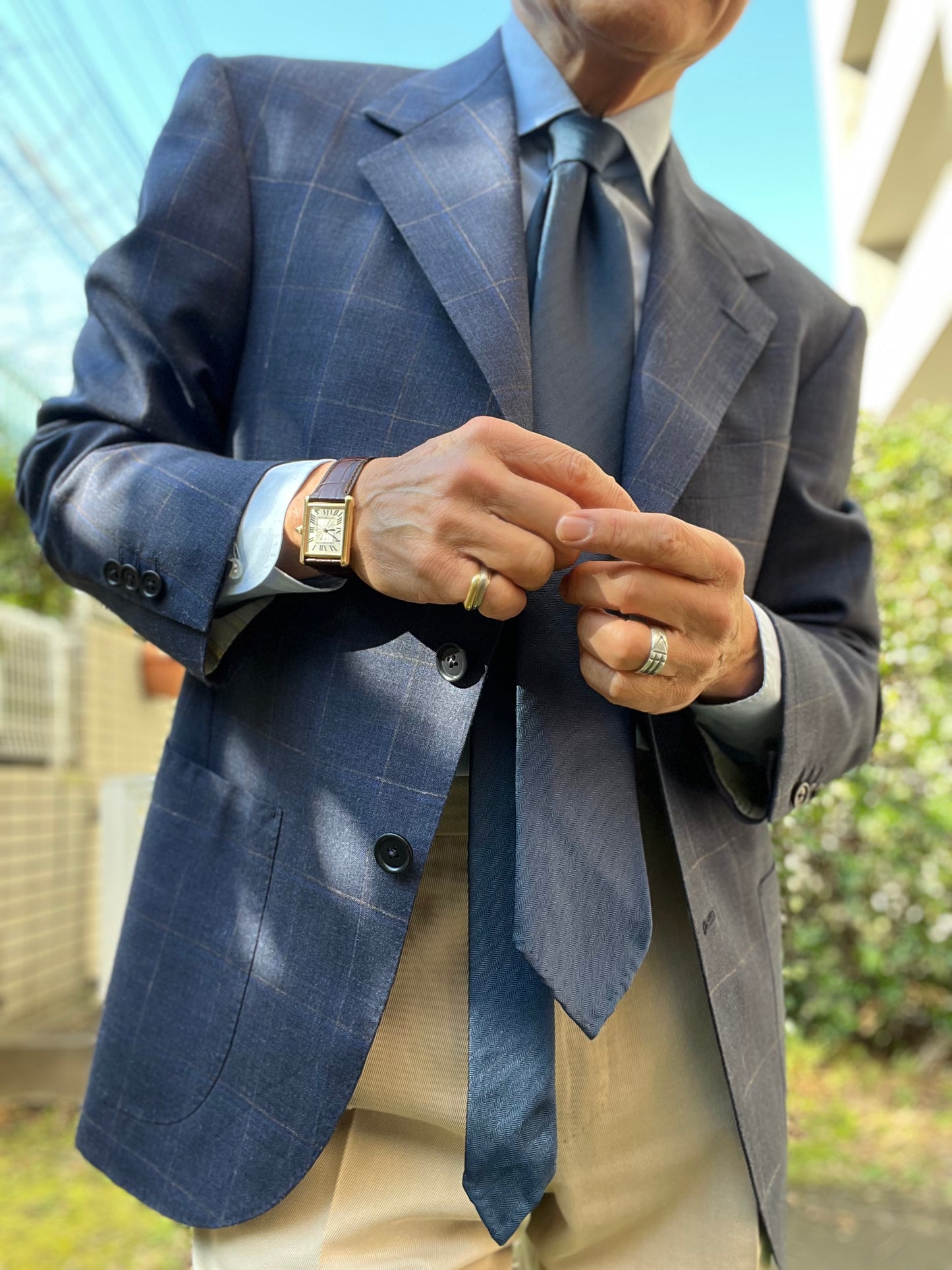 Firenze流ジャケットとライトブルーシャツ、TIE YOUR TIEタイのコーデセット:フィッティングはコンラッド東京で