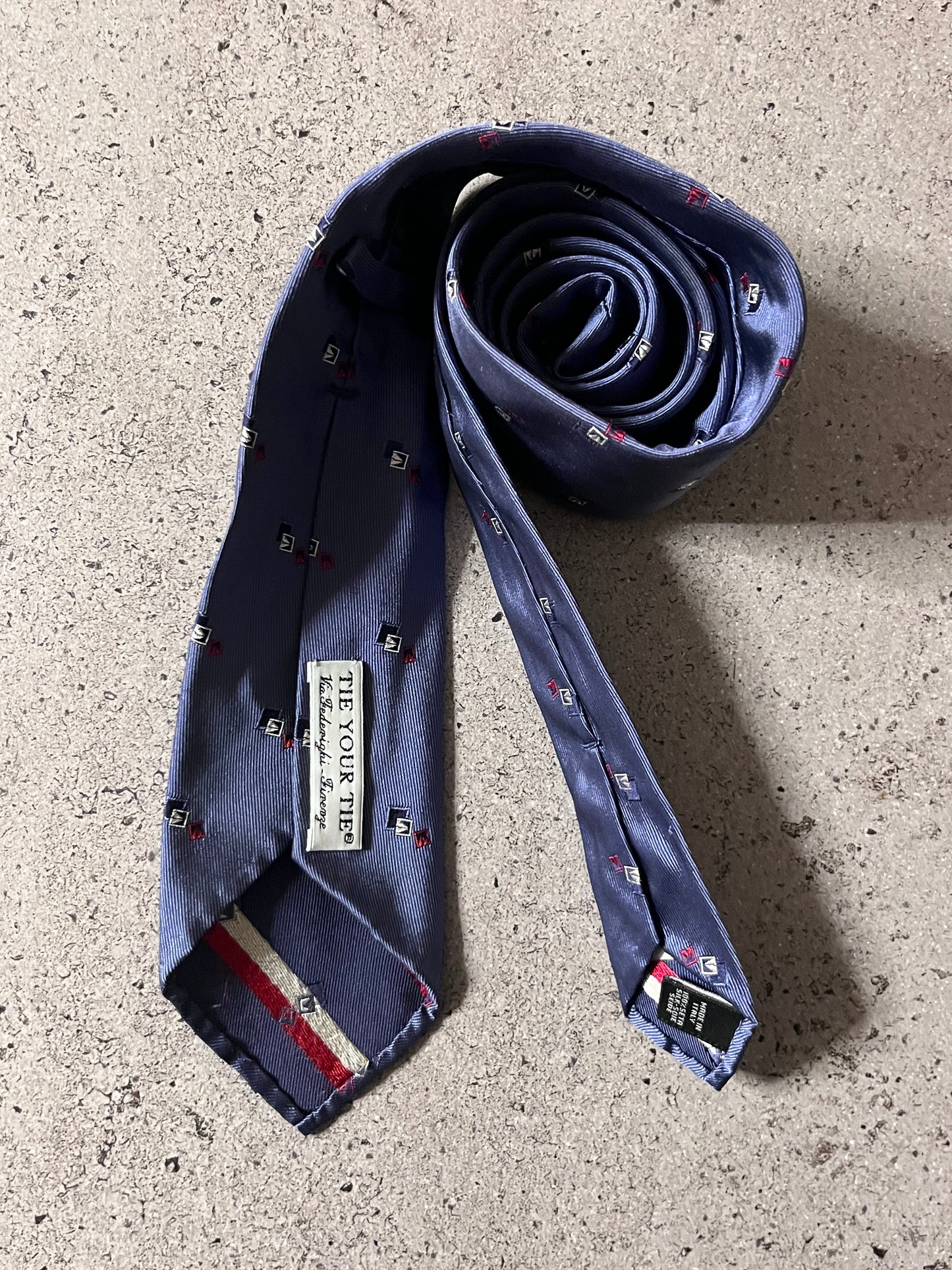 Firenze流ジャケットとシャツ、TIE YOUR TIEセッテピエゲのコーデセット:フィッティングはコンラッド東京で