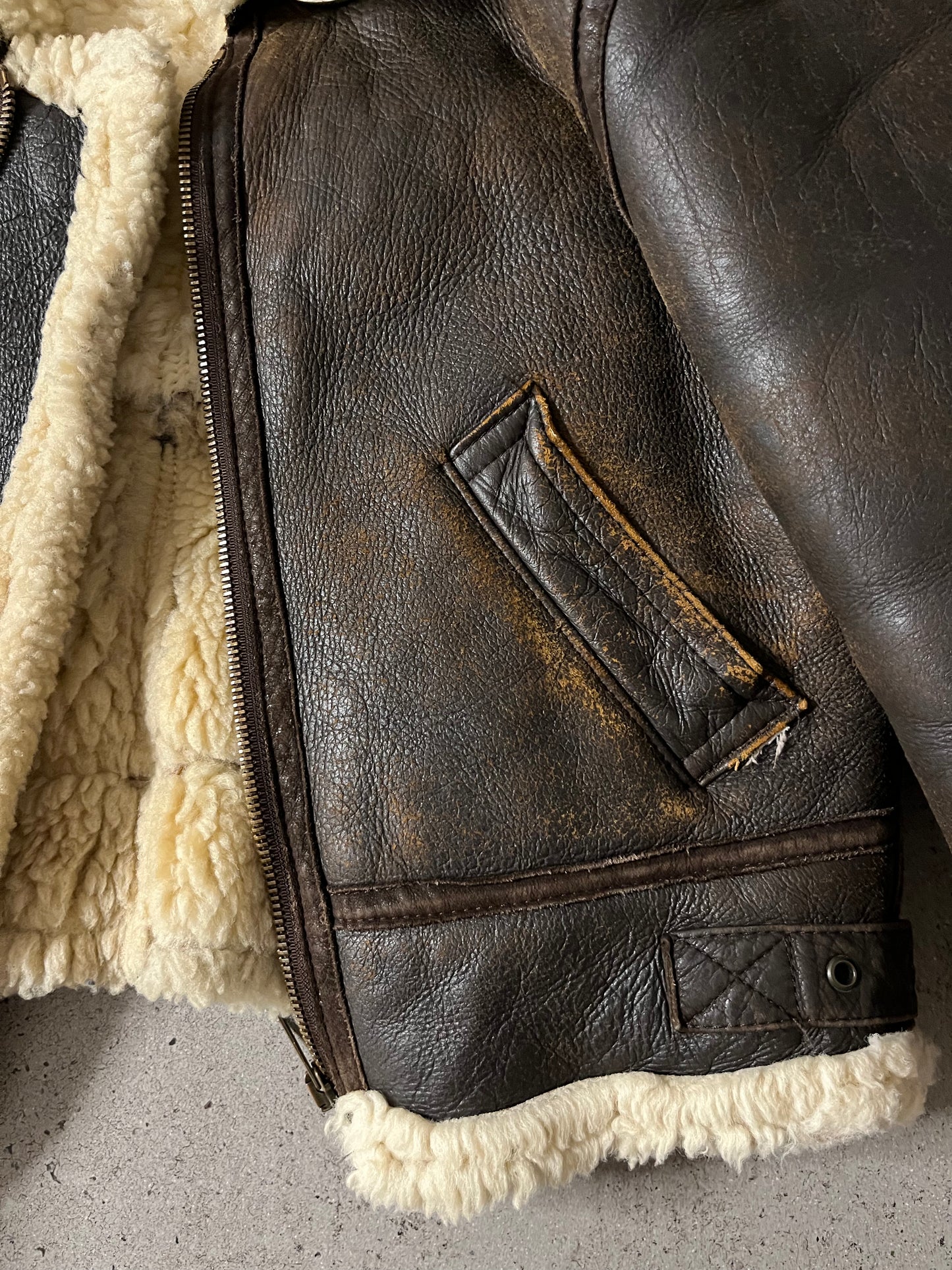 ジジイのVintage Mouton Bomber Jacket