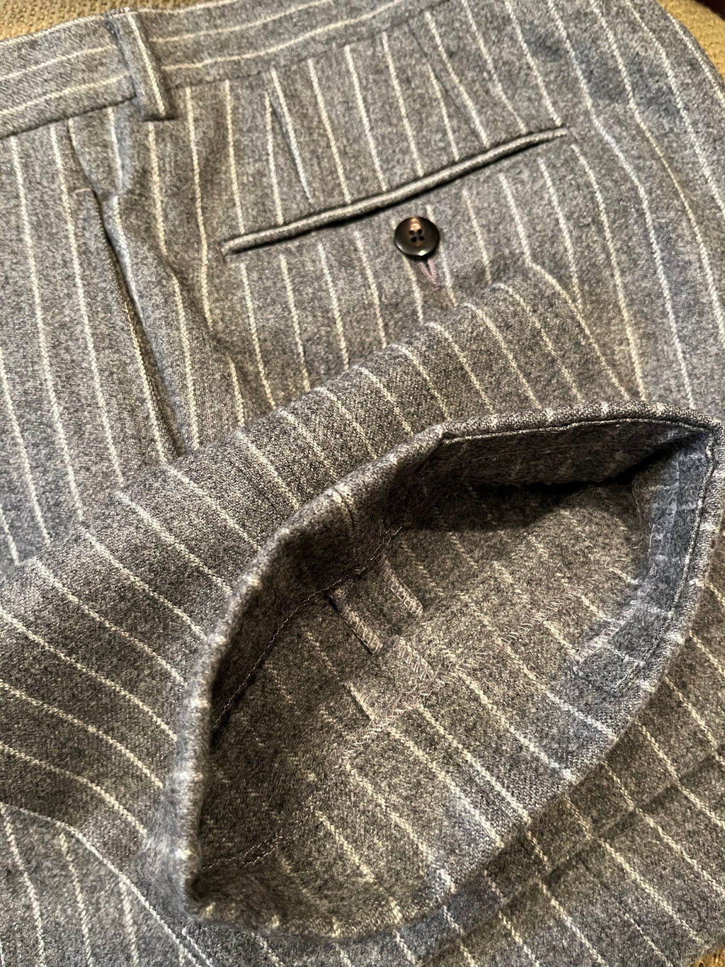ジジイのLight Grey Flannel Pinstripe Suit